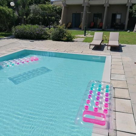Endless Summer Pool Flat Ixia  Luaran gambar