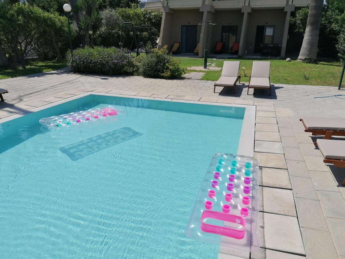 Endless Summer Pool Flat Ixia  Luaran gambar