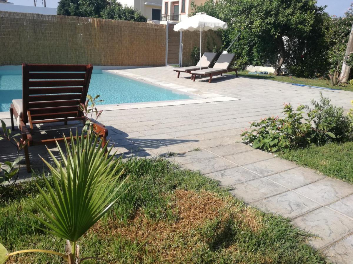Endless Summer Pool Flat Ixia  Luaran gambar